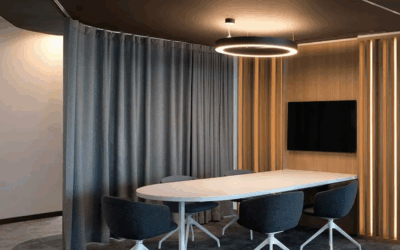 Des rideaux au bureau ? Absolument, et voici pourquoi.