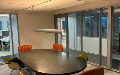 Amélioration acoustique efficace d’1 salle de réunion en béton à Zurich