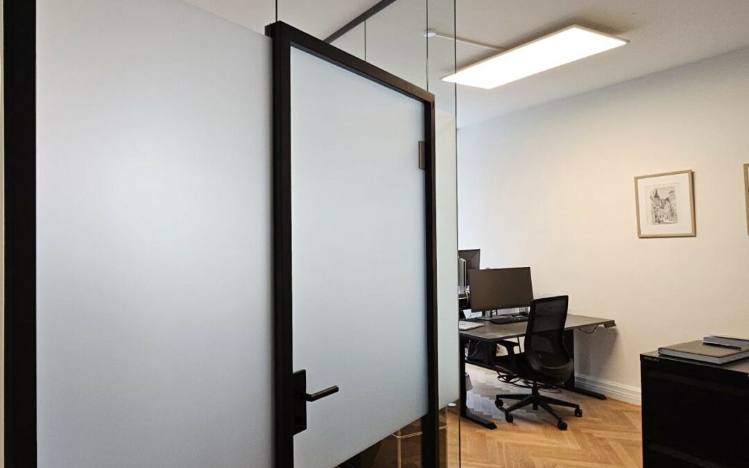 Cloison vitrée acoustique de bureau : du conseil à l’installation
